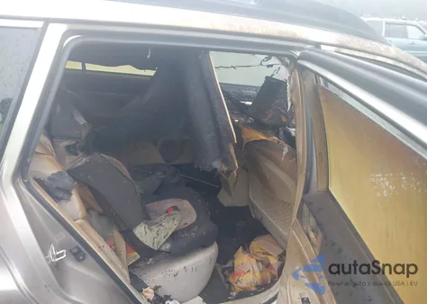 2014 Subaru Outback 2.5I z USA, uszkodzony, nr VIN 4S4BRBAC6E3300372